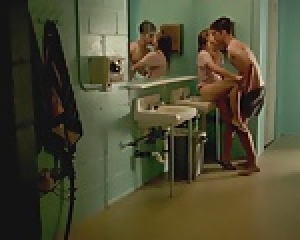 Kristen Bell és a vad vizesruhás szex